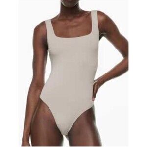 Aritzia Babaton Contour Bodysuit Size M Cream Sleeveless Stretched
